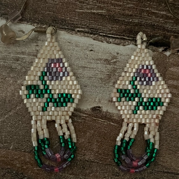 Native American Beaded Floral Earrings - Picture 5 of 9